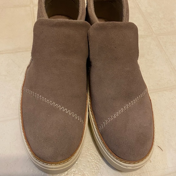 Toms sneakers size 6.5 - Picture 2 of 3